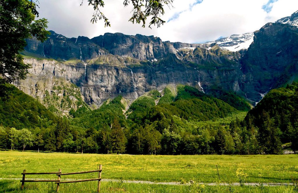 le-cirque-du-fer-a-cheval-haute-savoie-alpes